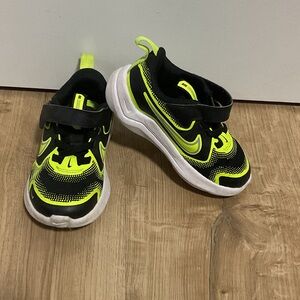 Nike Kids Black and Neon Yellow Sneakers